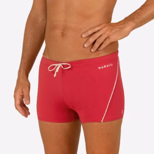 Boxer-Badehose mit einfachem. modernem Schnitt für den Einstieg ins Schwimmen oder für Training mit moderater Intensität.