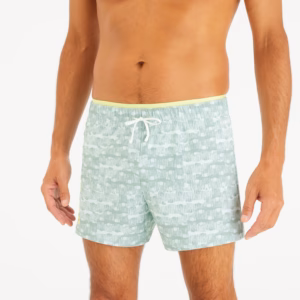 Schwimmen mit Style! Diese kurzen Herren-Schwimmshorts eignen sich für das Schwimmen genauso wir für andere Wasseraktivitäten.